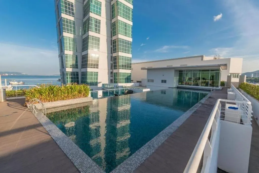 Big Bathtub Premium Seafront Studio In Town With Wifi & Full Kitchen ジョージタウン 0*,  マレーシア