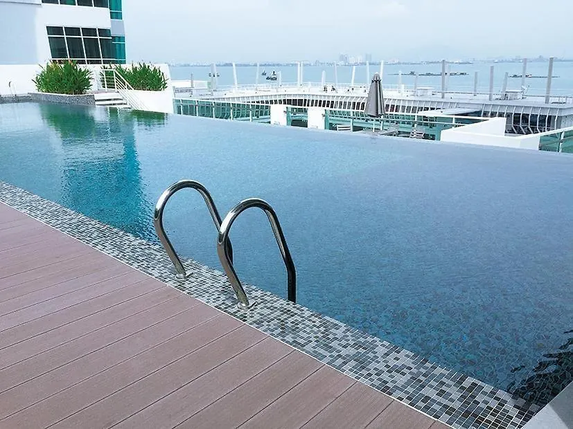 Big Bathtub Premium Seafront Studio In Town With Wifi & Full Kitchen ジョージタウン アパート