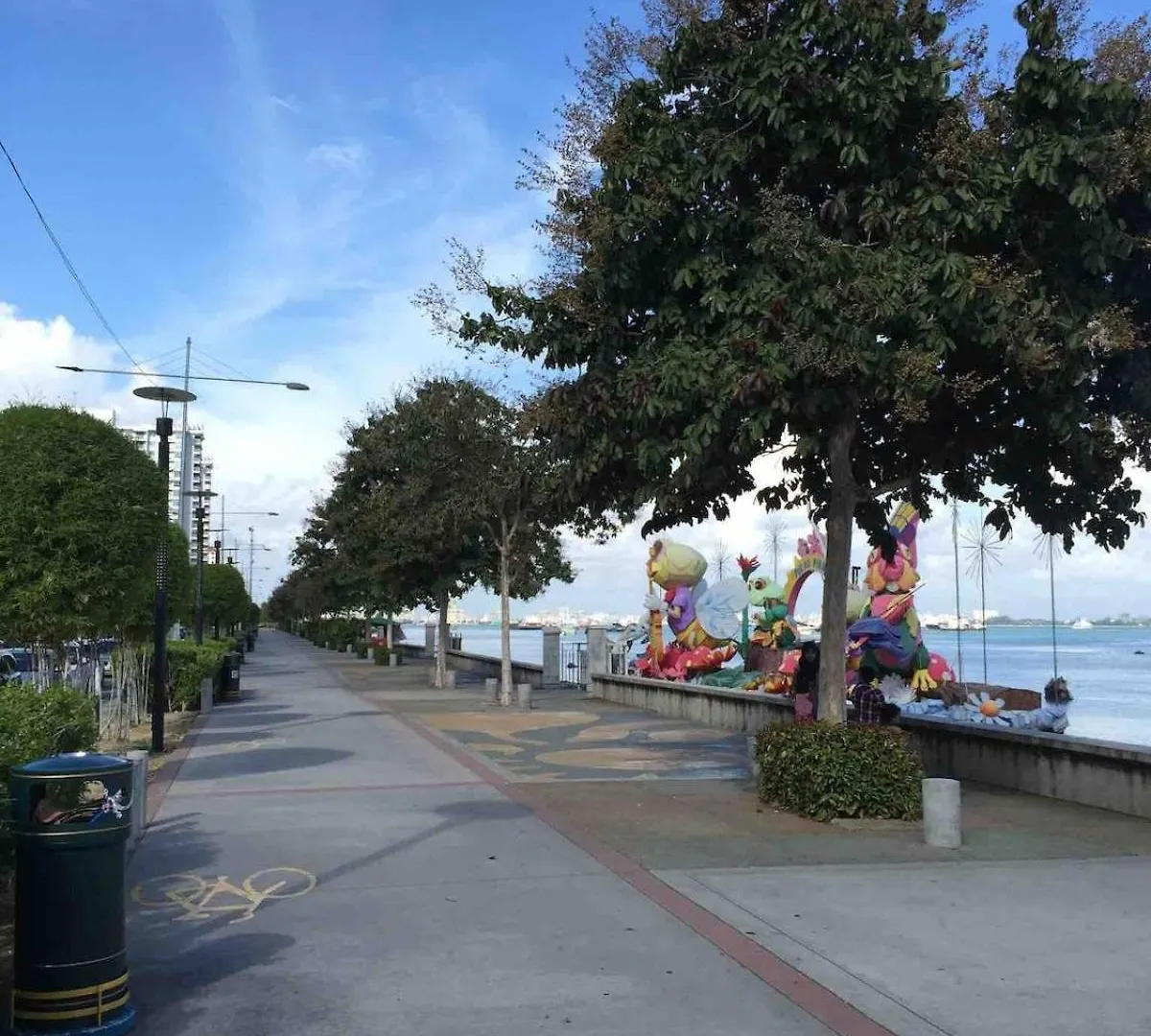 Big Bathtub Premium Seafront Studio In Town With Wifi & Full Kitchen ジョージタウン