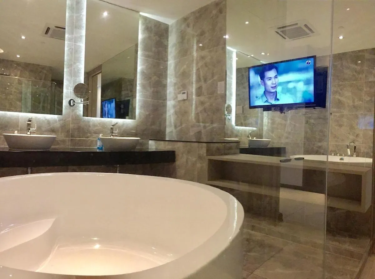 Big Bathtub Premium Seafront Studio In Town With Wifi & Full Kitchen ジョージタウン 0*,